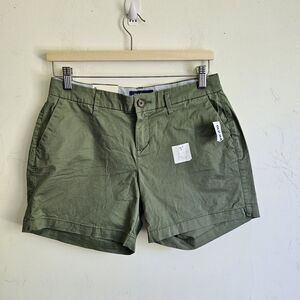 Old Navy Women’s Relaxed Mid-Rise Everyday Chino Shorts – Olive – Size 2 – NWT
